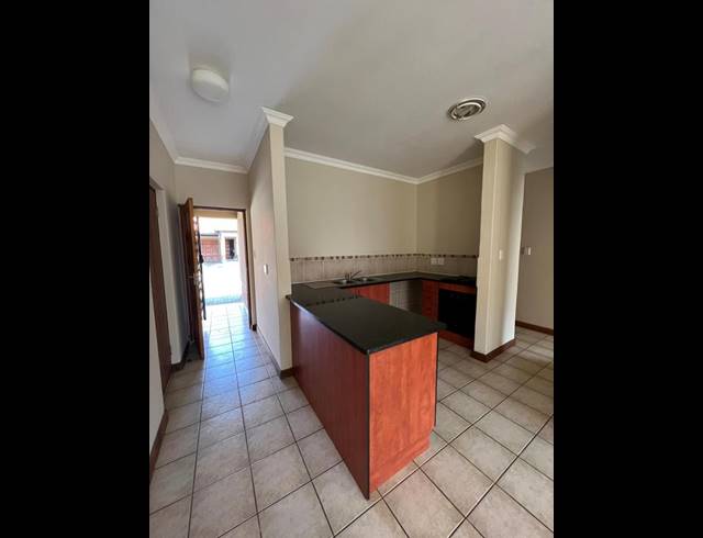 3 BEDROOM TOWNHOUSE FOR SALE IN SINOVILLE